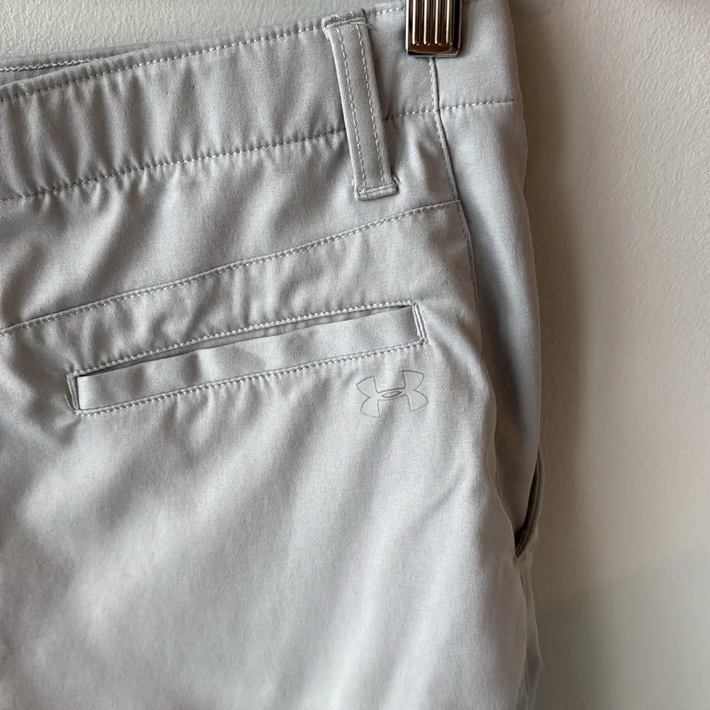 Under Armour Youth 18 Light Grey Performance‎ Golf Shorts